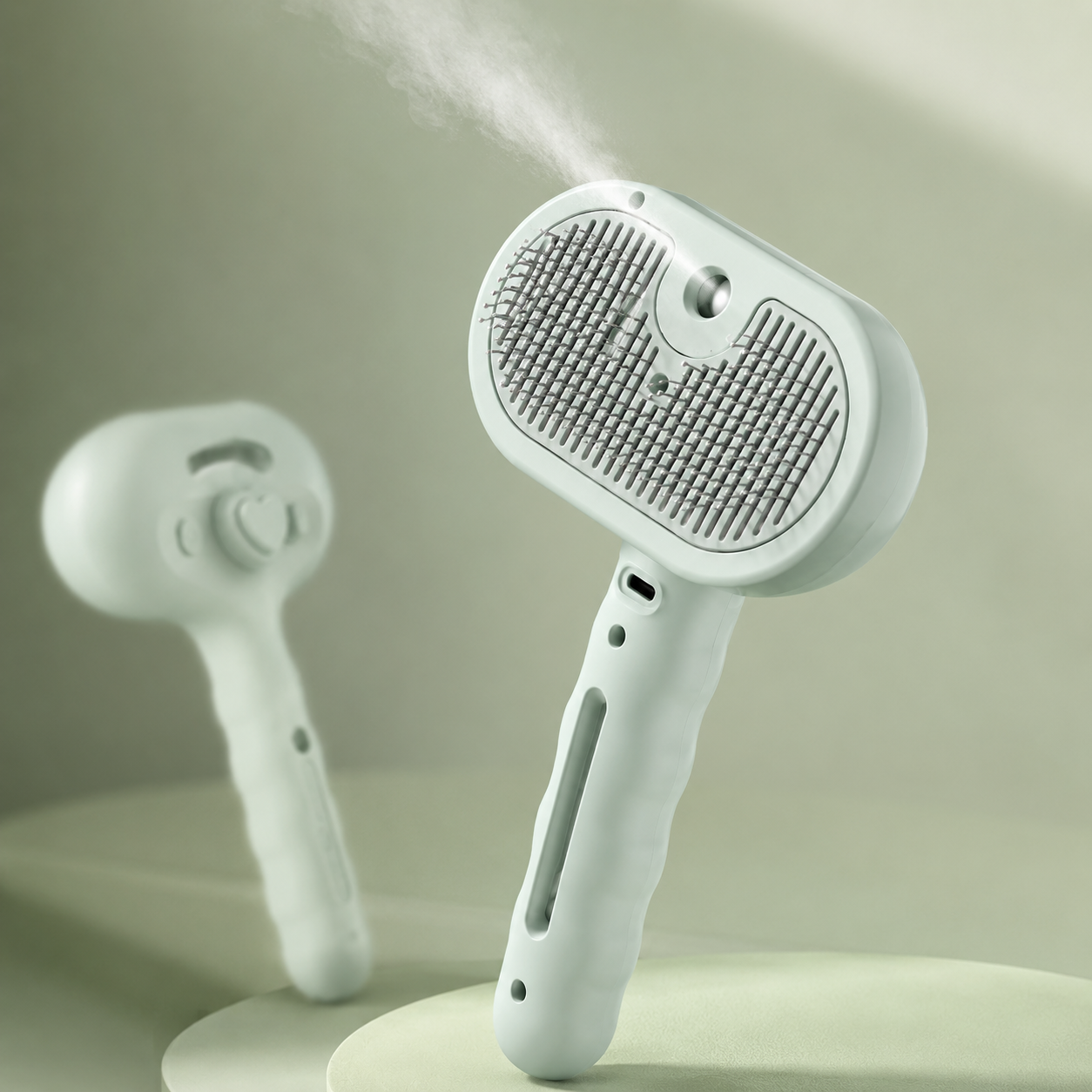 Mist grooming brush releasing a fine cool mist